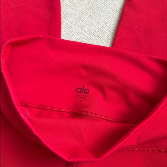 ALO Yoga Airbrush Leggings and bra - Picture 3 of 8